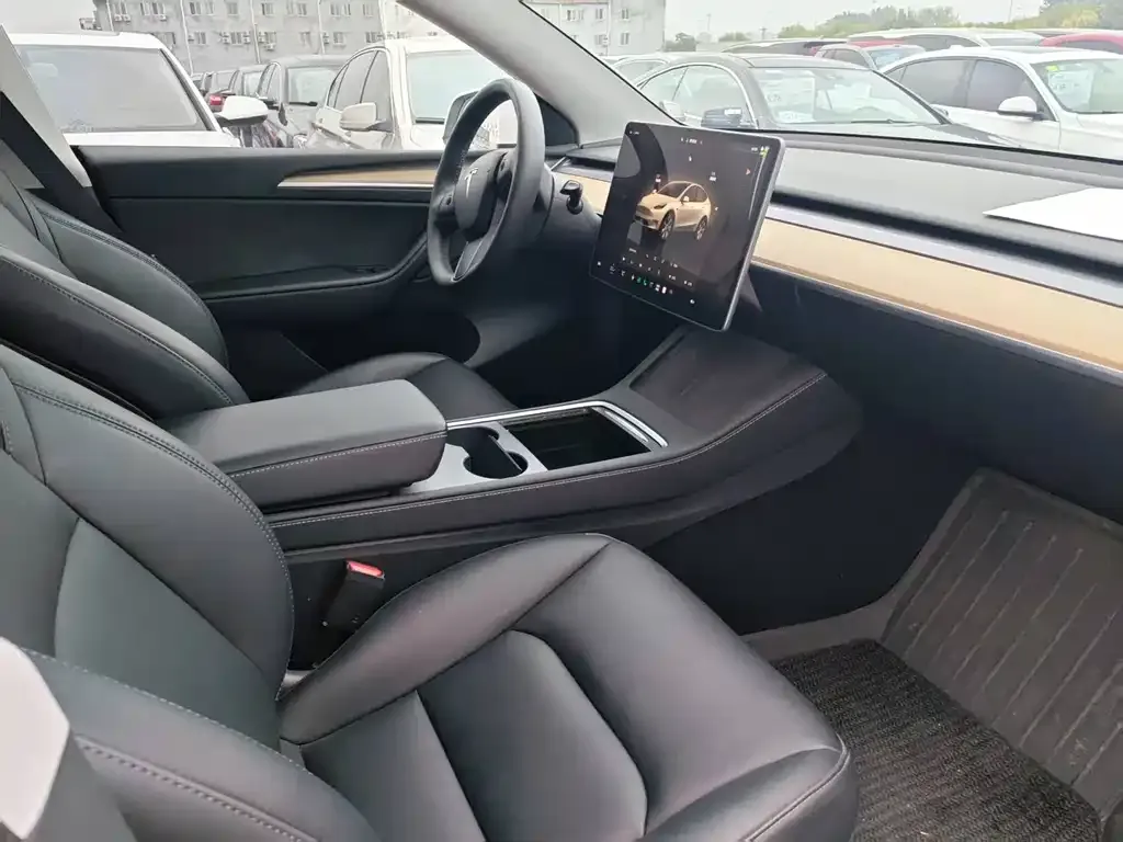 Tesla Model Y — фото 7