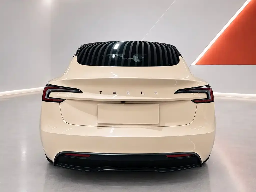 Tesla Model 3 — фото 5