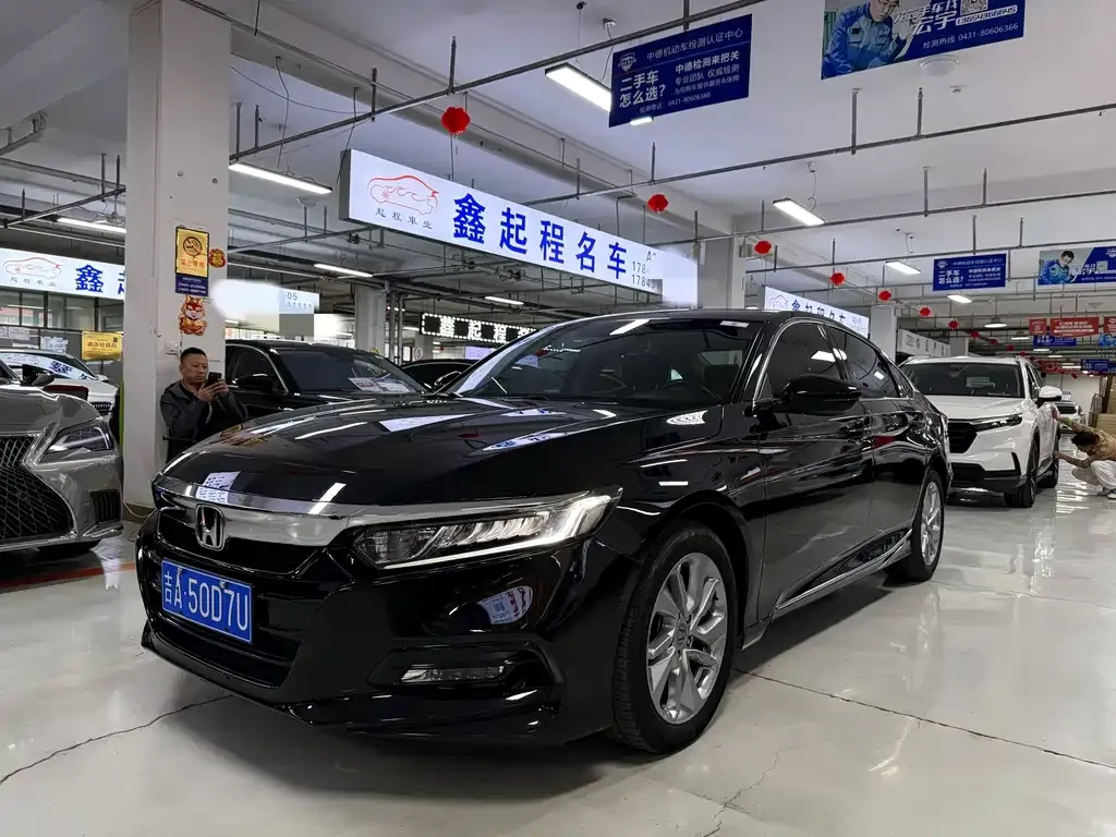 Honda Accord — фото 1