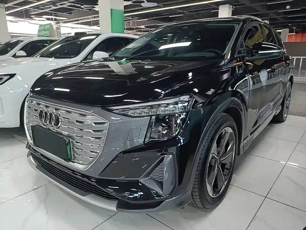Audi Q5 e-tron — фото 1