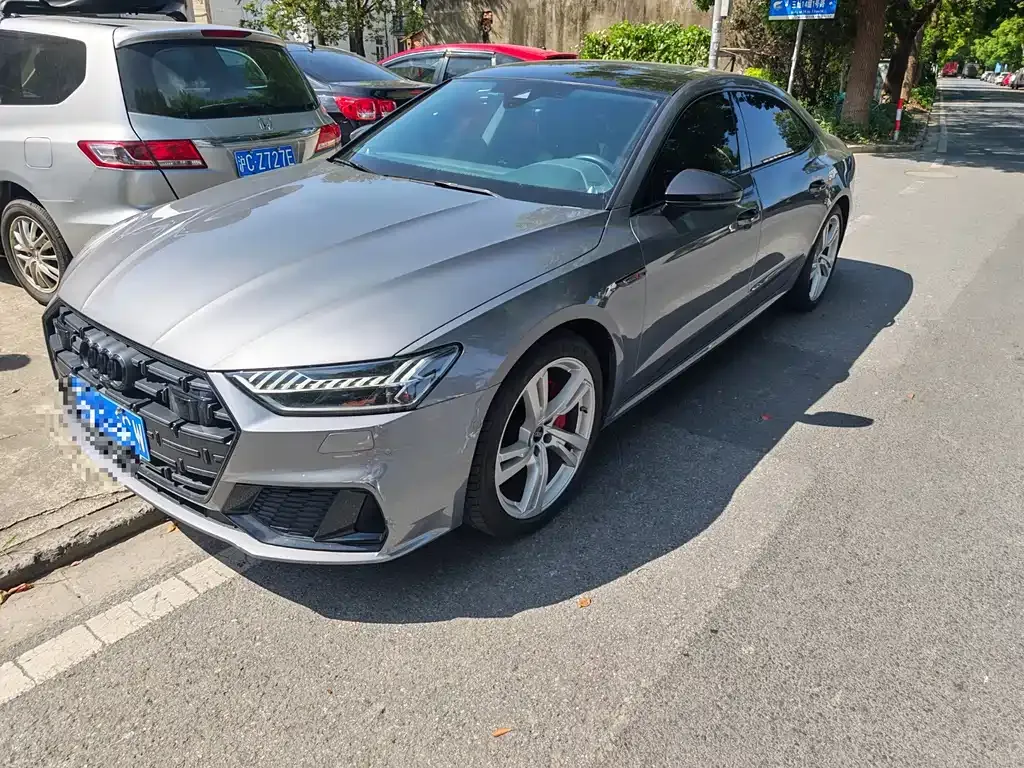Audi A7L — фото 1