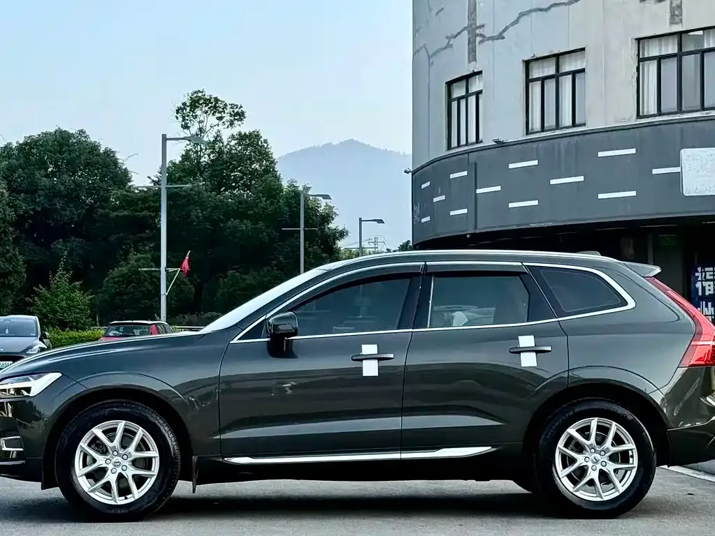 Volvo XC60 — фото 7