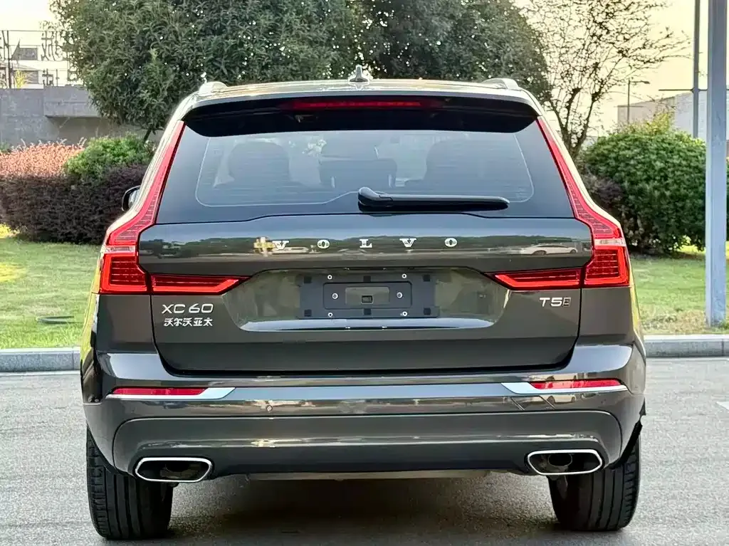 Volvo XC60 — фото 2