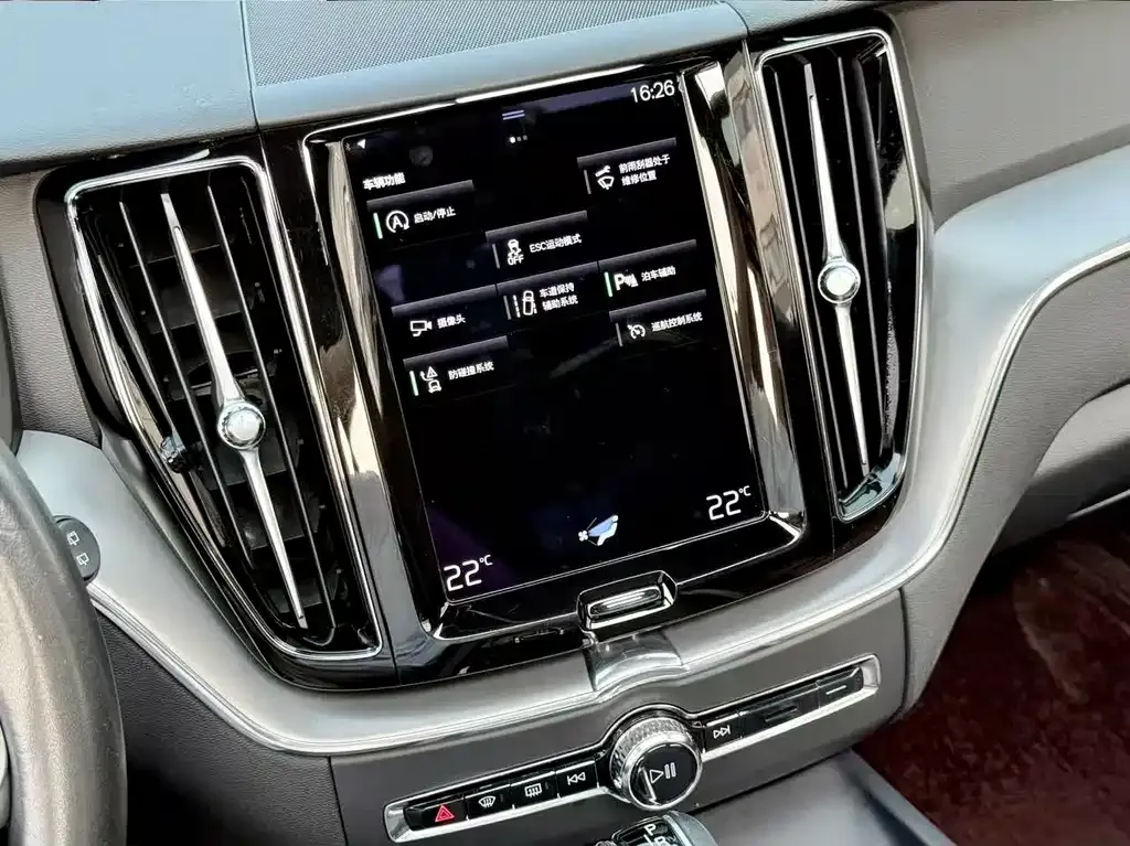 Volvo XC60 — фото 6