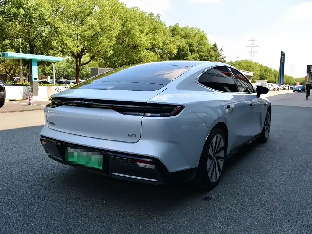 Geely Galaxy E8 — фото 8