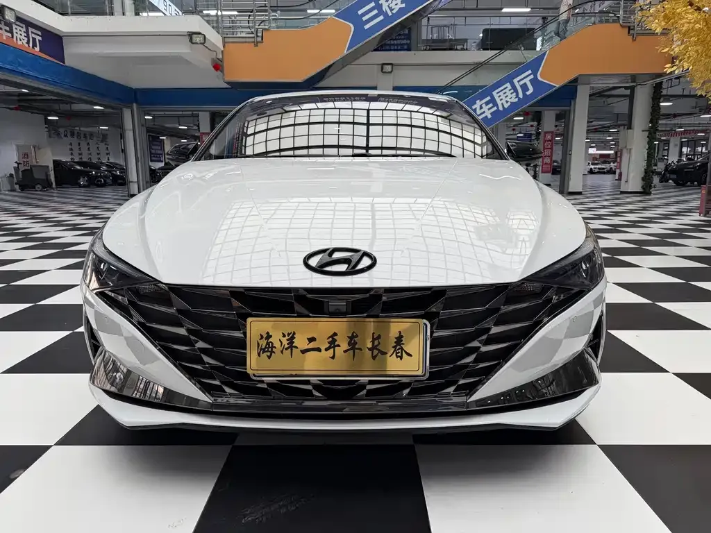 Hyundai Elantra — фото 8