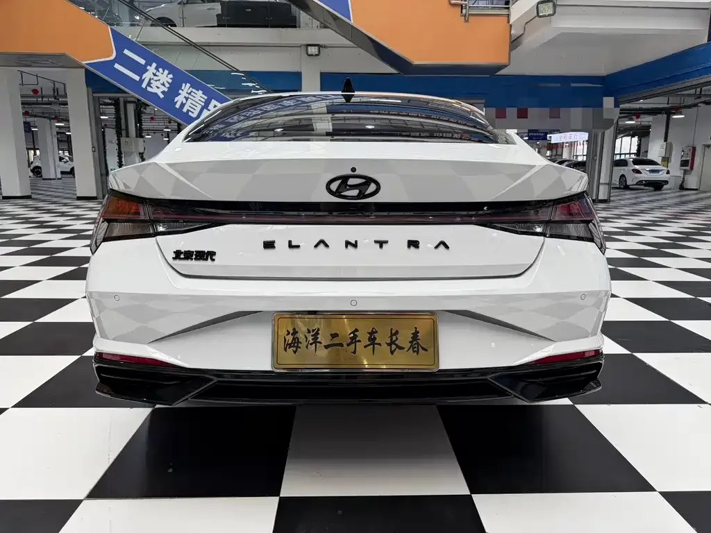 Hyundai Elantra — фото 3