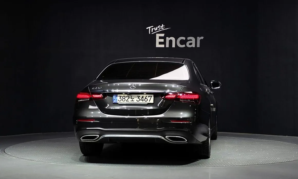 Mercedes-Benz E-Class — фото 10