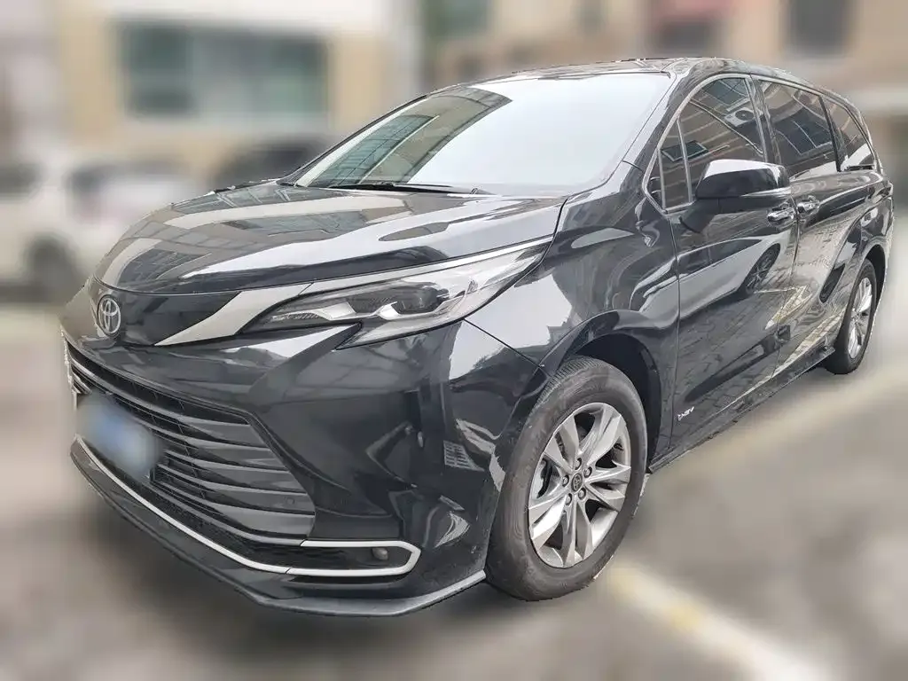 Toyota Sienna — фото 1