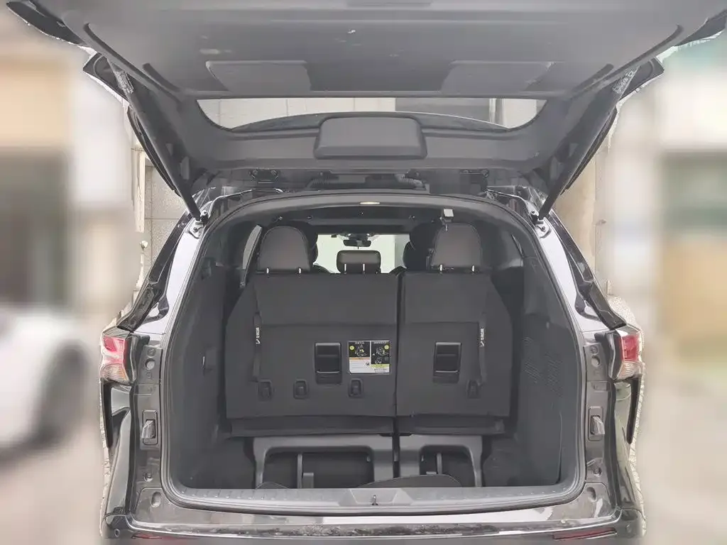 Toyota Sienna — фото 4