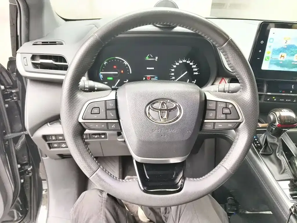 Toyota Sienna — фото 3