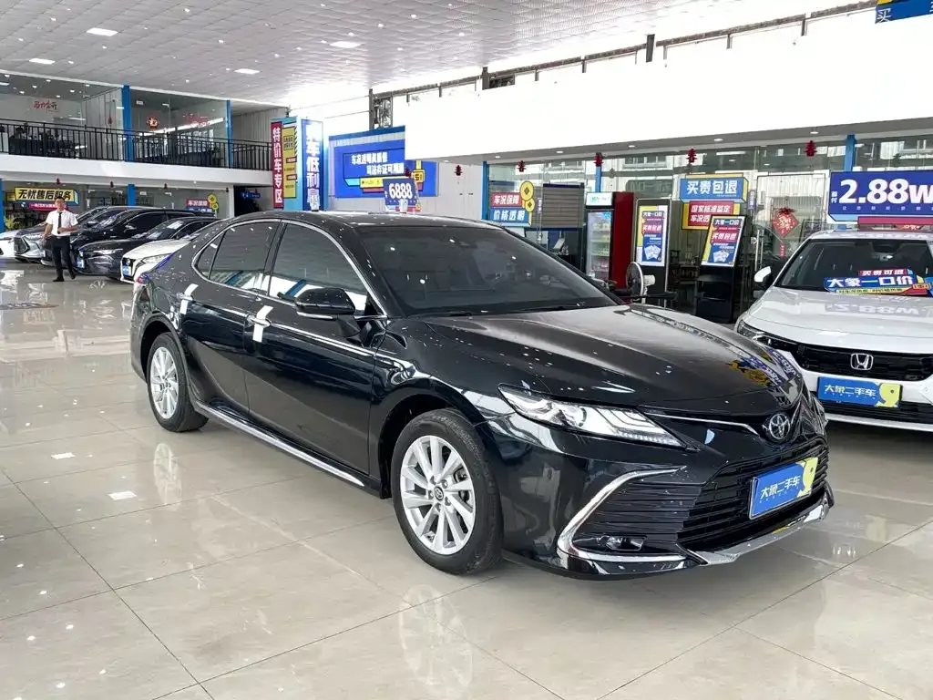 Toyota Camry — фото 3