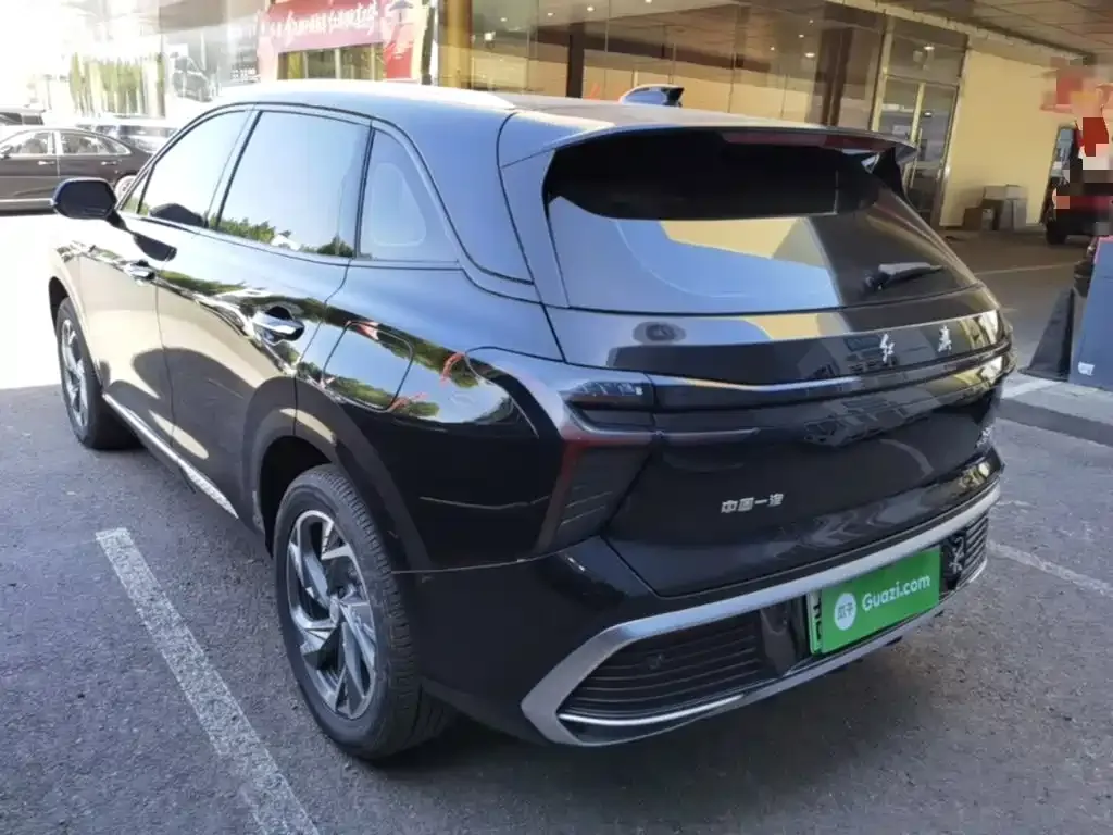 Hongqi HS3 PHEV — фото 2