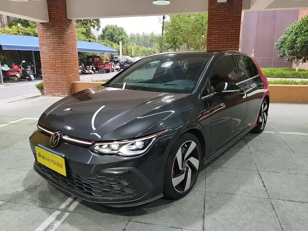 Volkswagen Golf GTI — фото 1