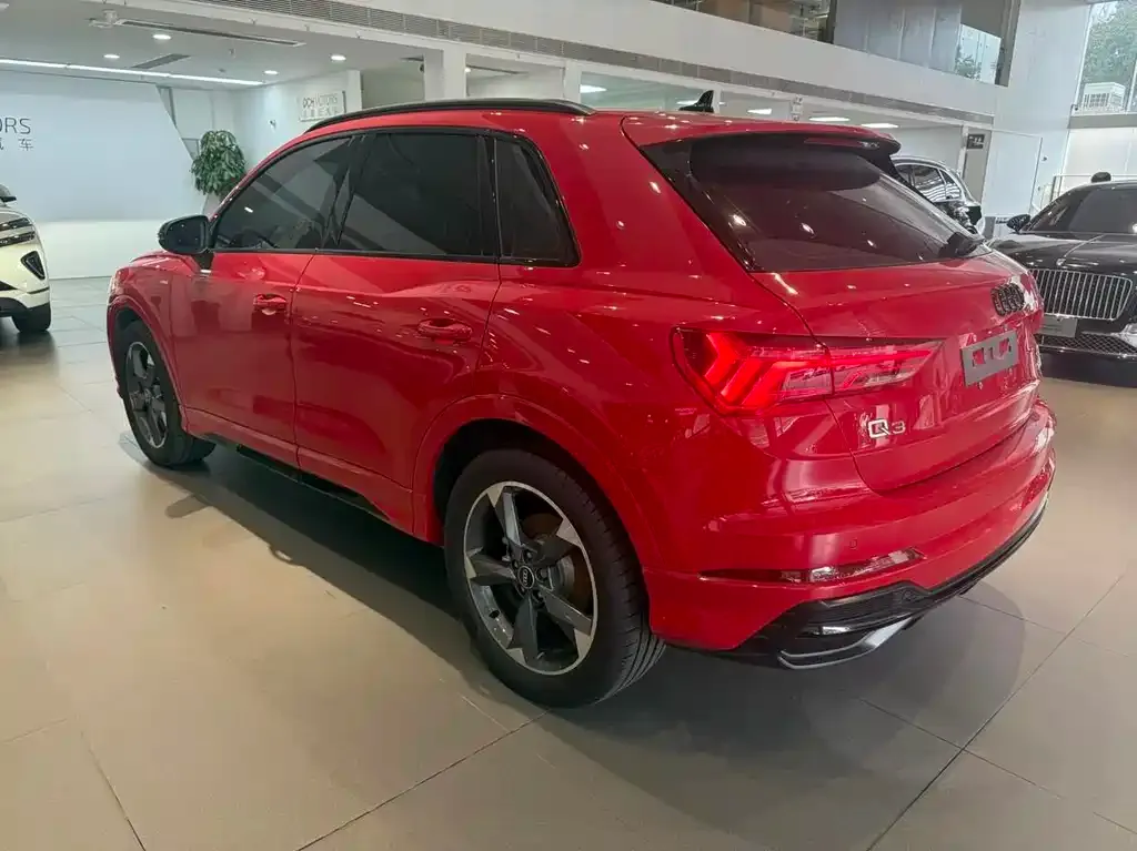 Audi Q3 — фото 10