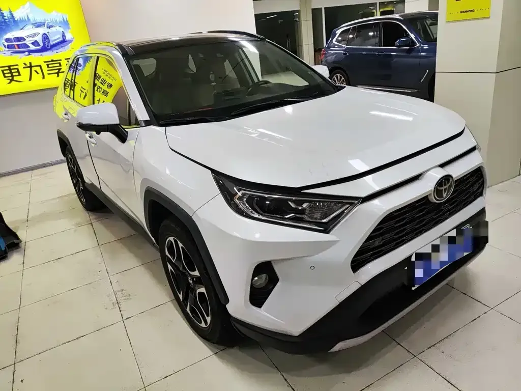 Toyota RAV4 — фото 2