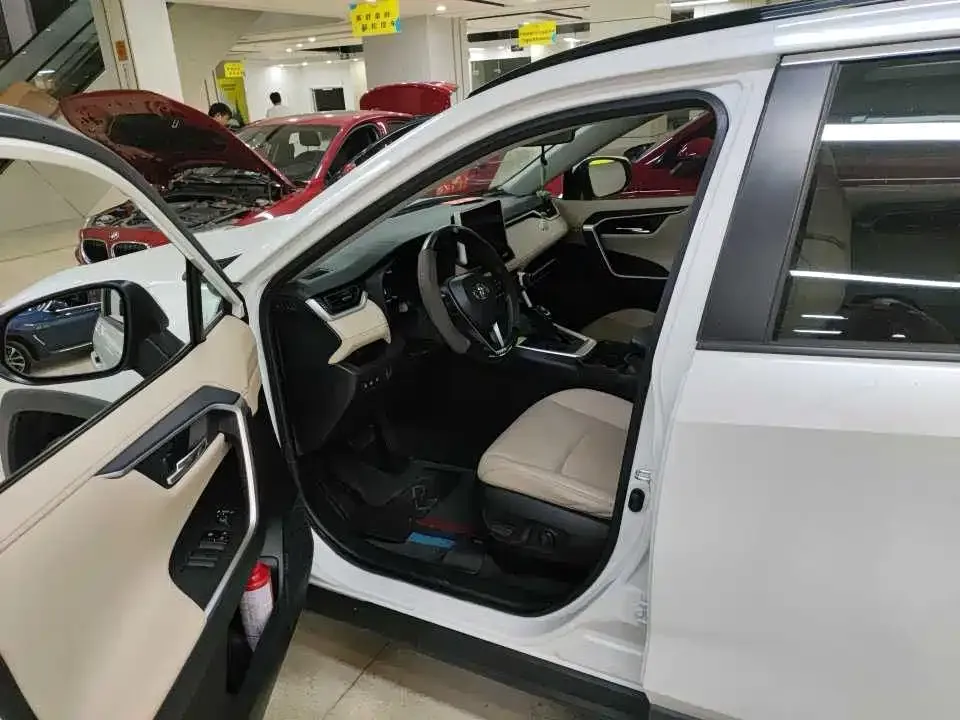 Toyota RAV4 — фото 3
