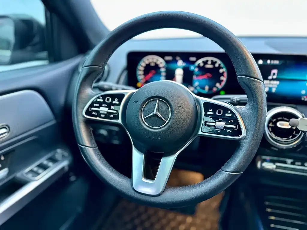 Mercedes-Benz GLB — фото 2