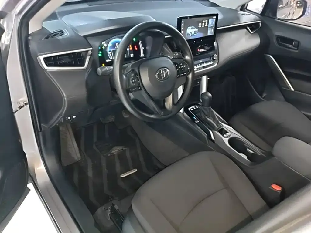 Toyota Corolla Cross — фото 2