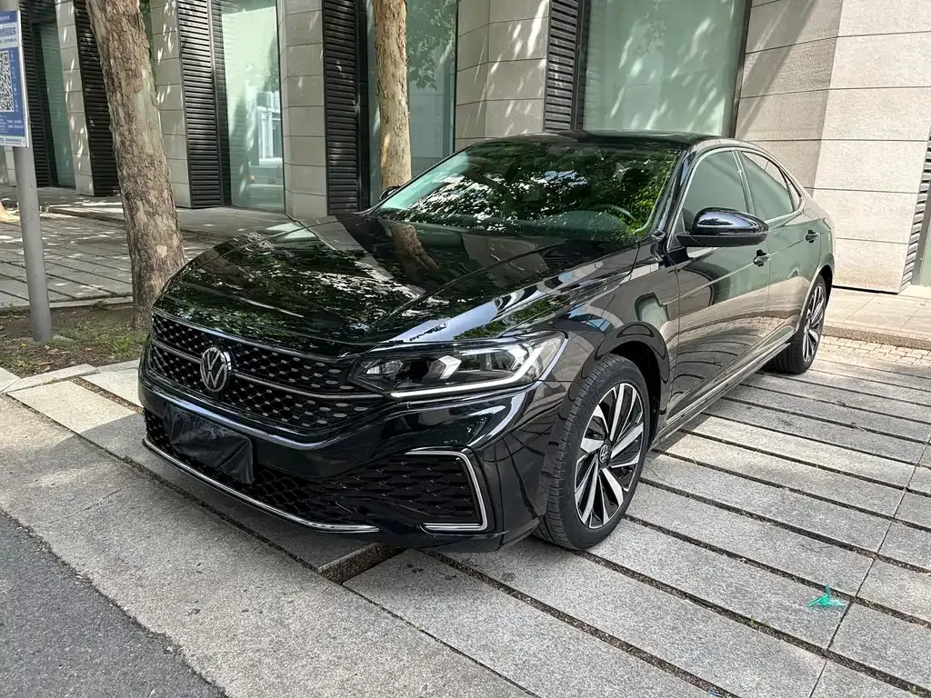 Volkswagen Passat — фото 1