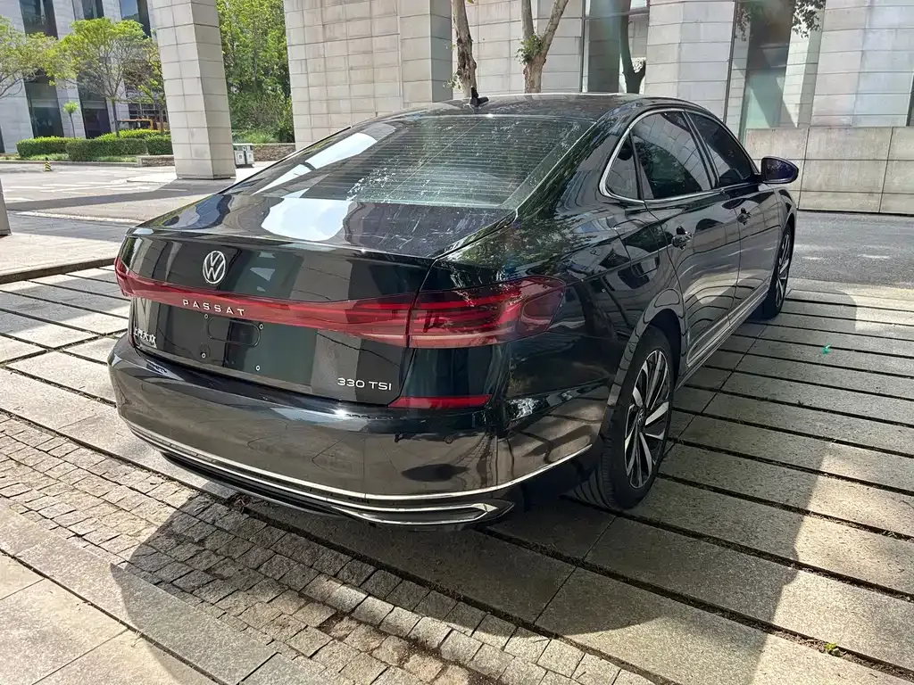 Volkswagen Passat — фото 10