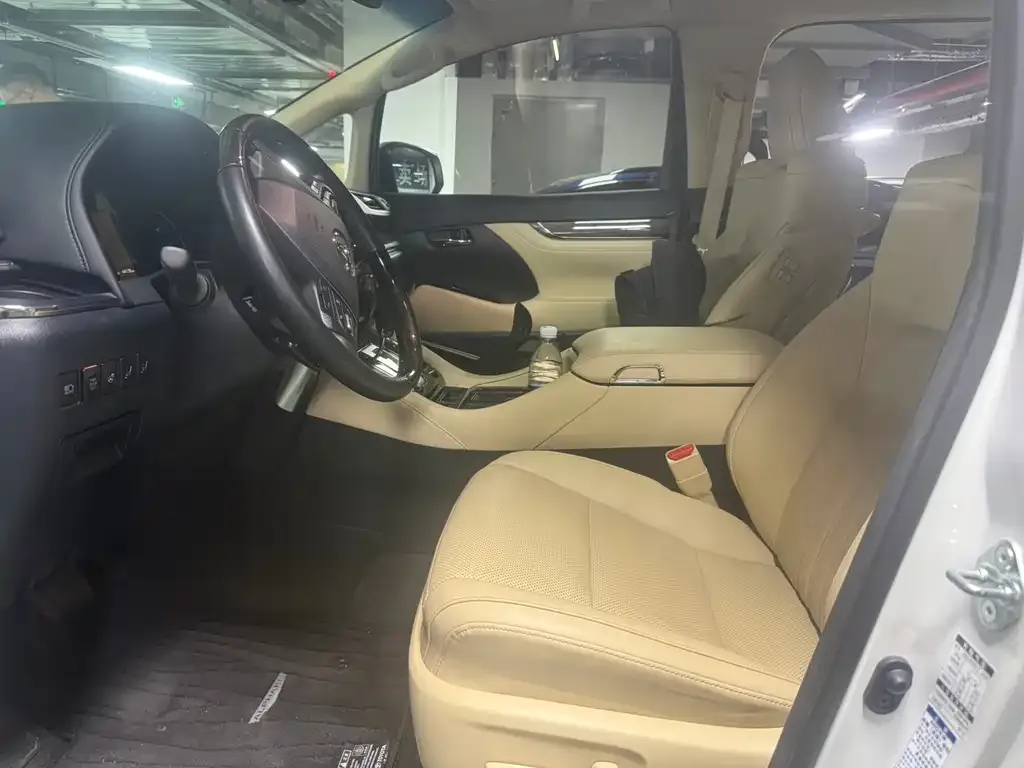 Toyota Alphard — фото 3