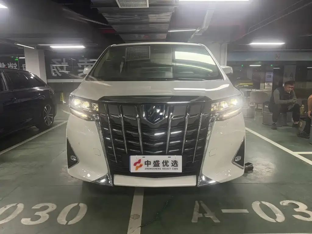 Toyota Alphard — фото 9