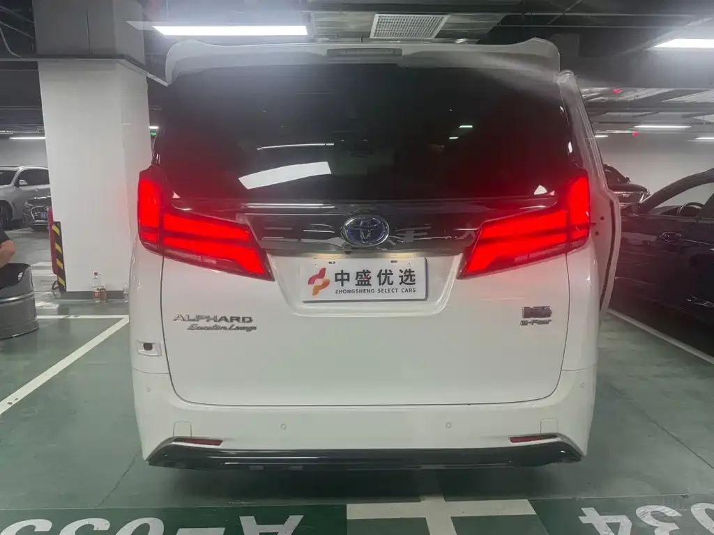 Toyota Alphard — фото 5
