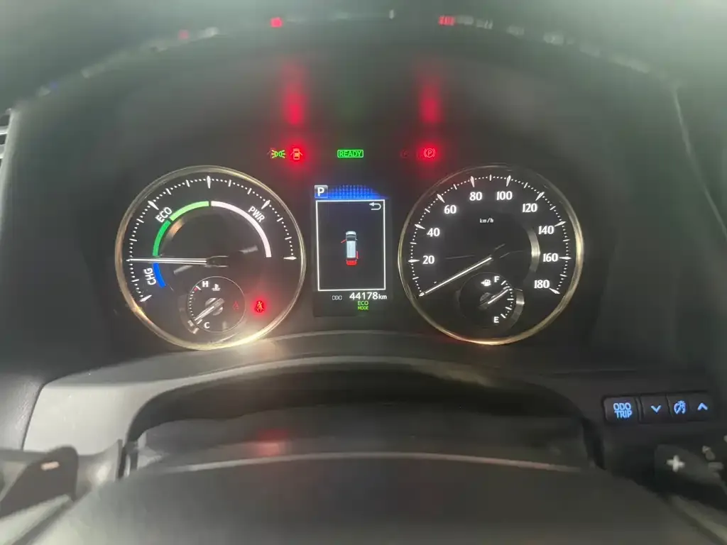 Toyota Alphard — фото 4