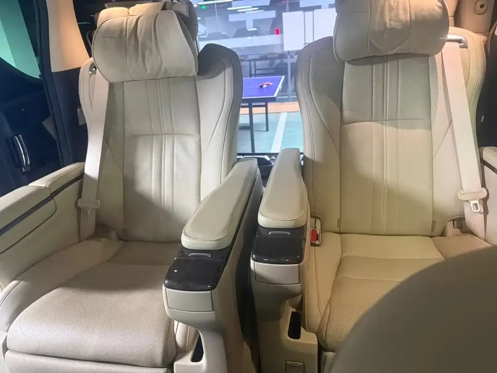 Toyota Alphard — фото 6
