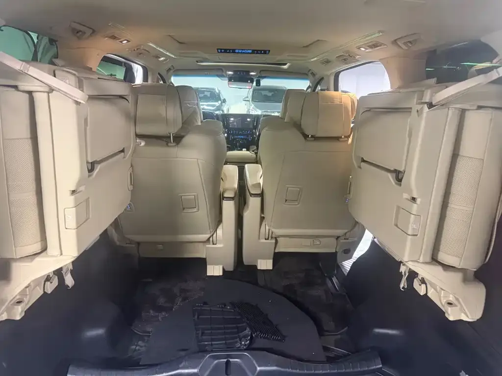 Toyota Alphard — фото 7