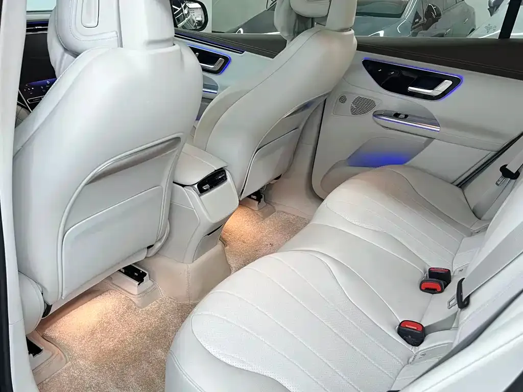 Mercedes-Benz EQE SUV — фото 6