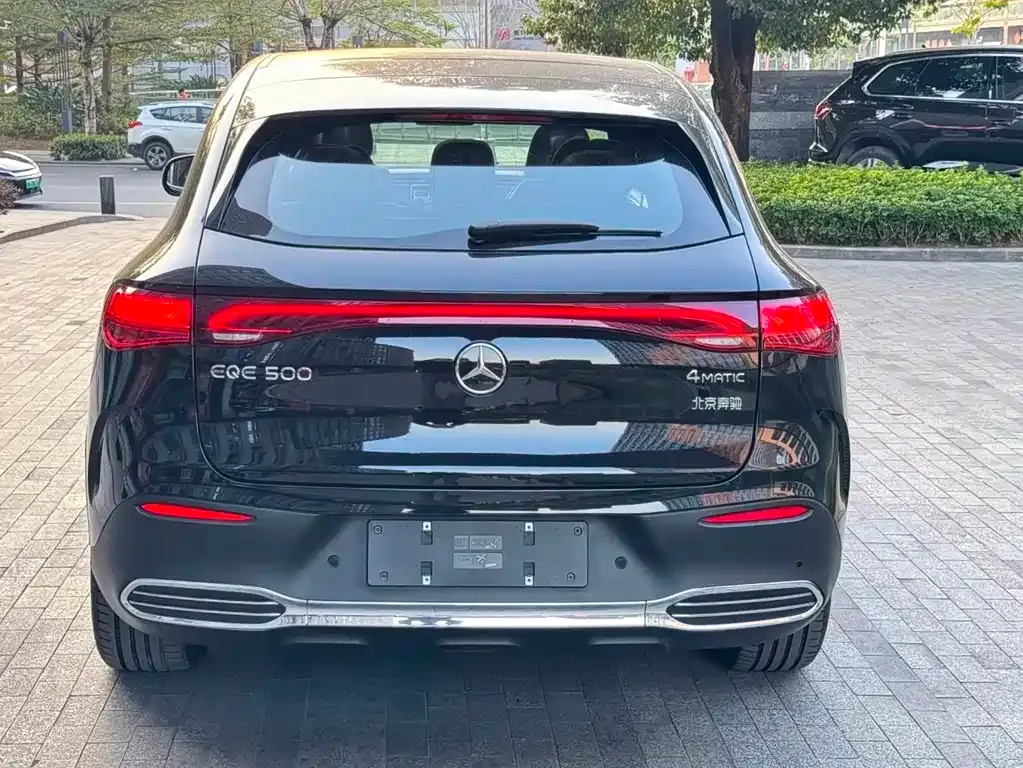 Mercedes-Benz EQE SUV — фото 4