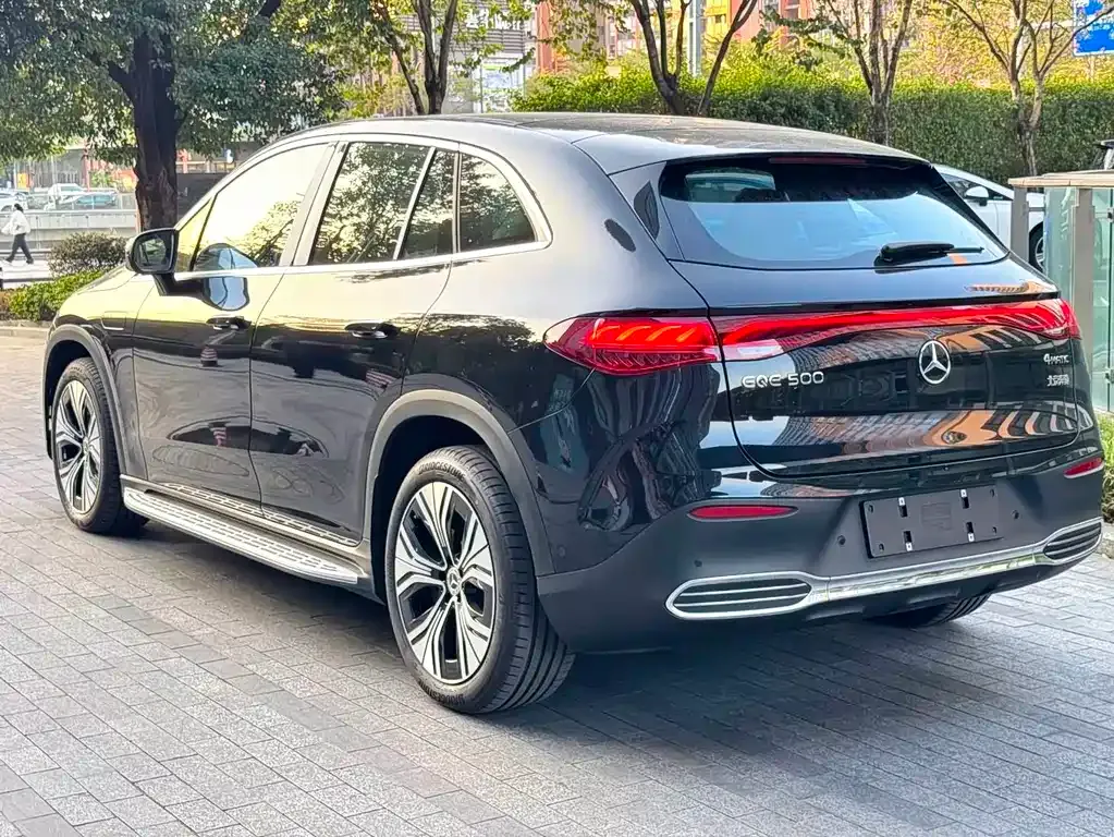 Mercedes-Benz EQE SUV — фото 9