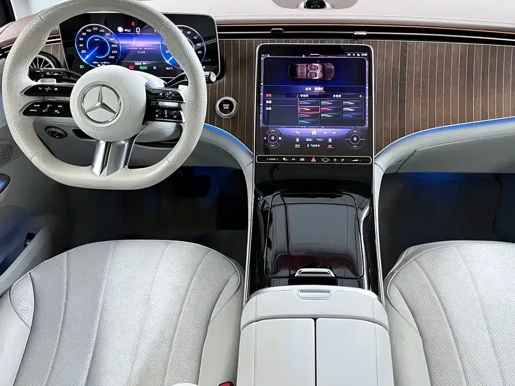 Mercedes-Benz EQE SUV — фото 3