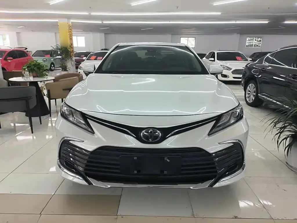 Toyota Camry — фото 3