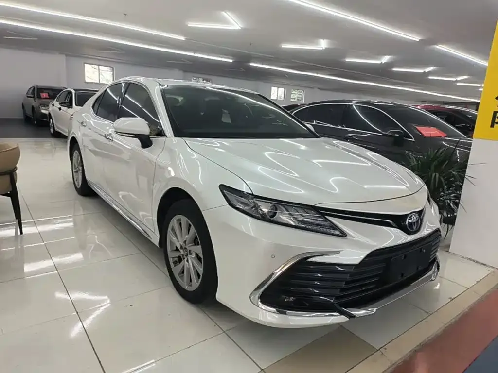 Toyota Camry — фото 7