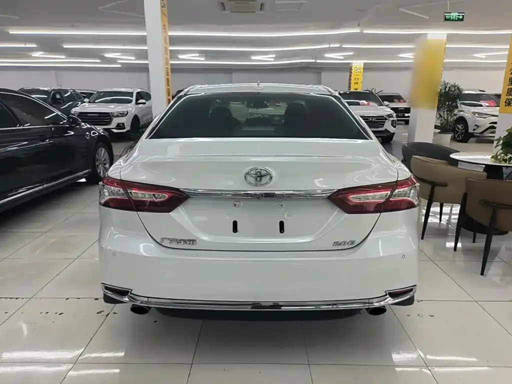 Toyota Camry — фото 6