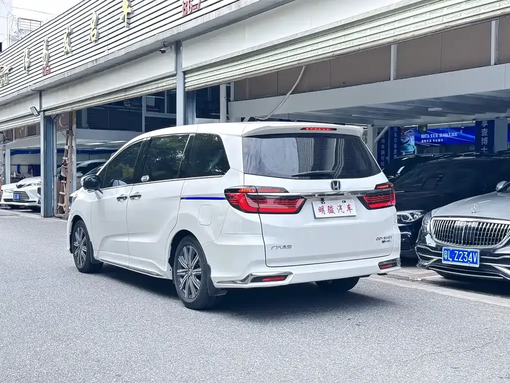 Honda Odyssey — фото 10
