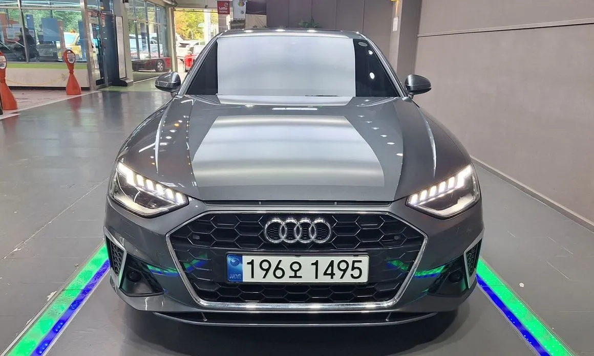Audi A4 — фото 1