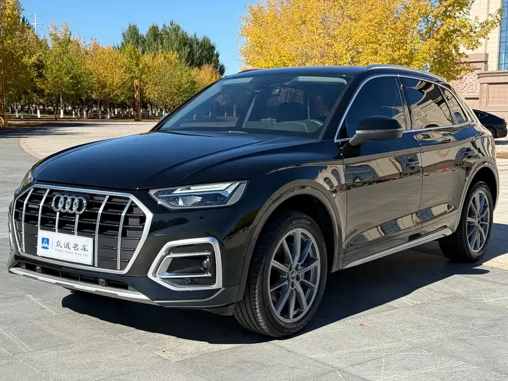 Audi Q5L — фото 1