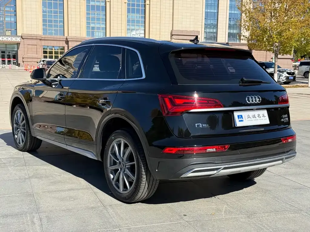 Audi Q5L — фото 2