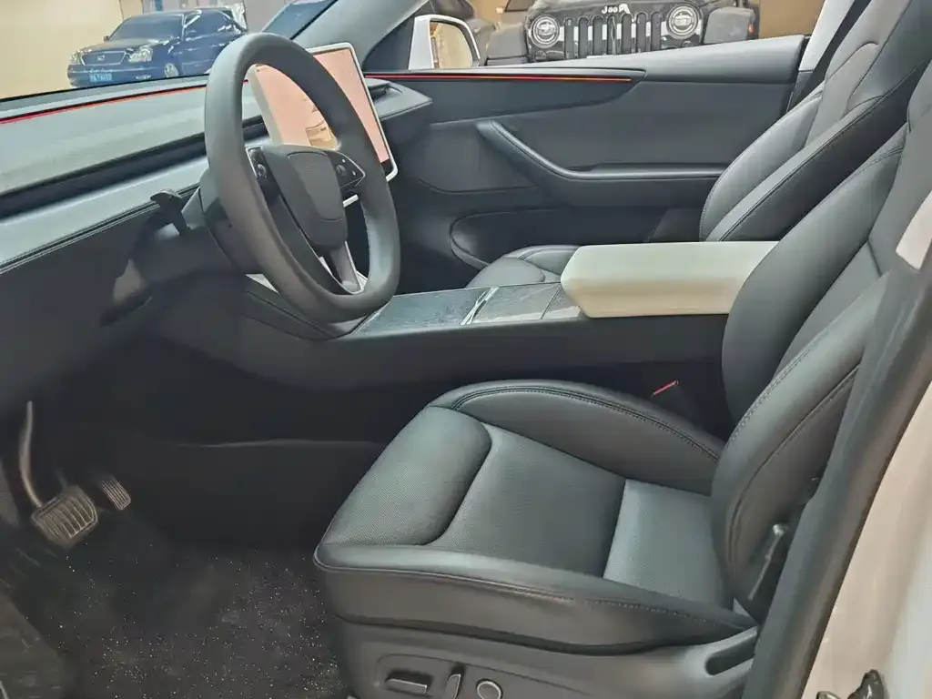 Tesla Model Y — фото 8