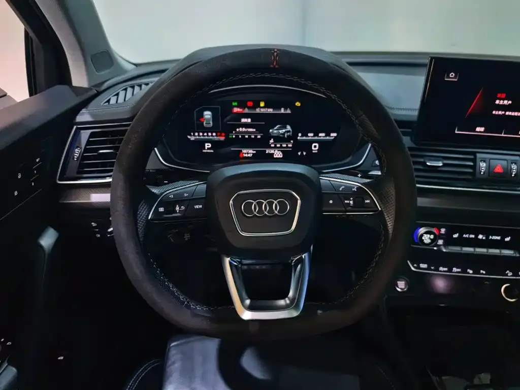 Audi Q5L — фото 5