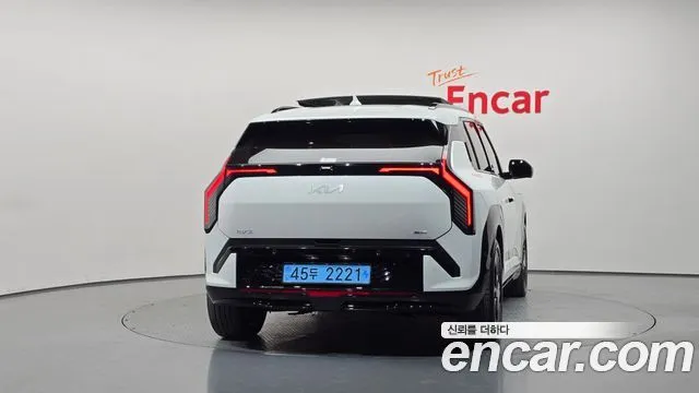 Kia EV3 — фото 9