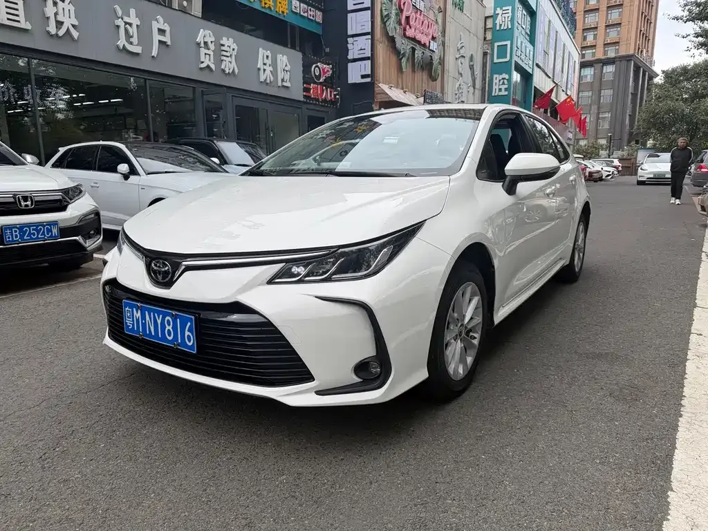 Toyota Corolla — фото 1