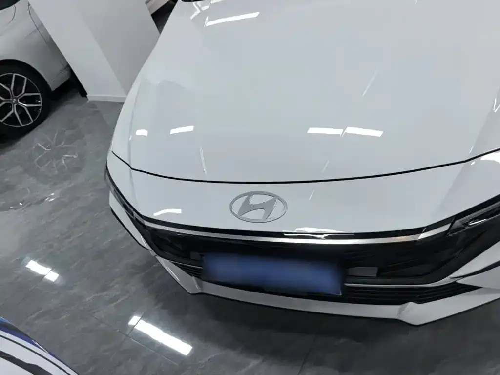 Hyundai Elantra — фото 4