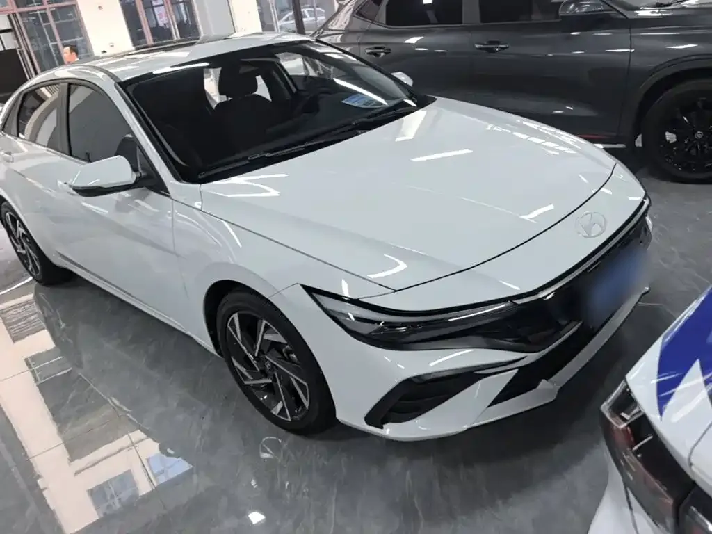 Hyundai Elantra — фото 10