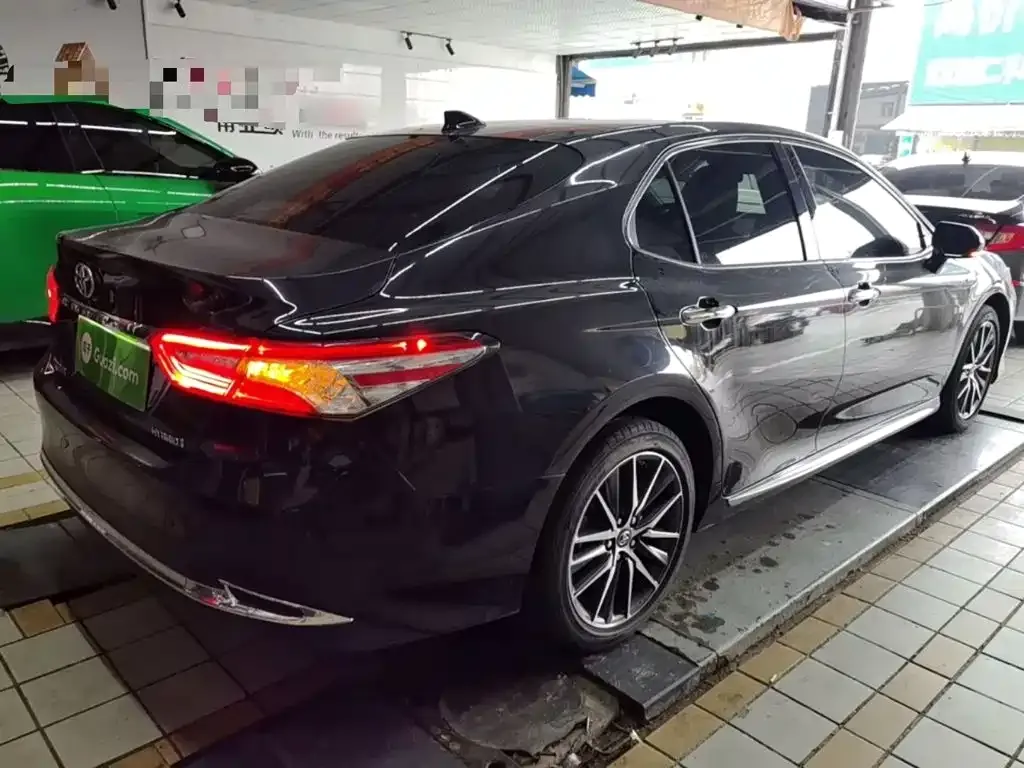 Toyota Camry — фото 5