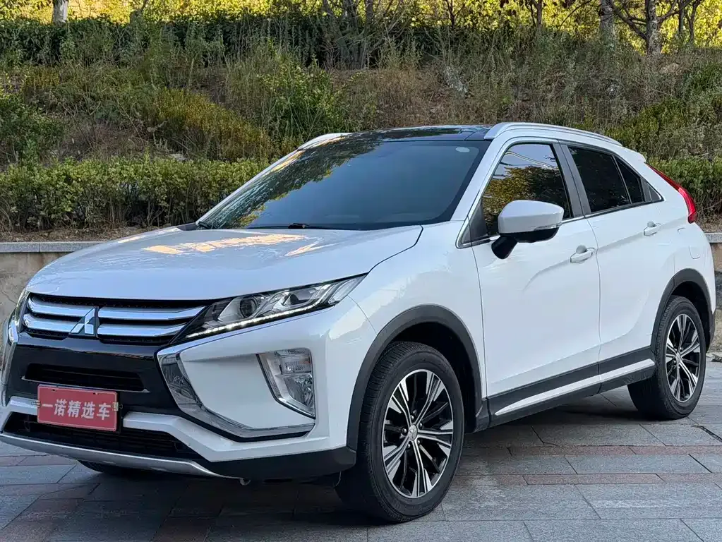 Mitsubishi Eclipse Cross — фото 1